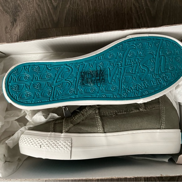 BNIB Blowfish Mamba Sneakers - Picture 2 of 3